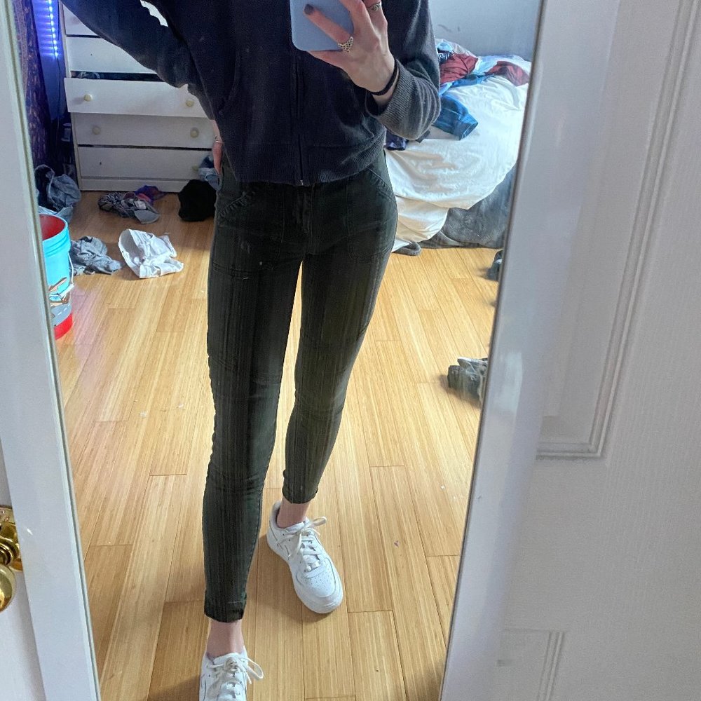 USED AMERICAN EAGLE DARK ARMY GREEN JEGGING Size 2